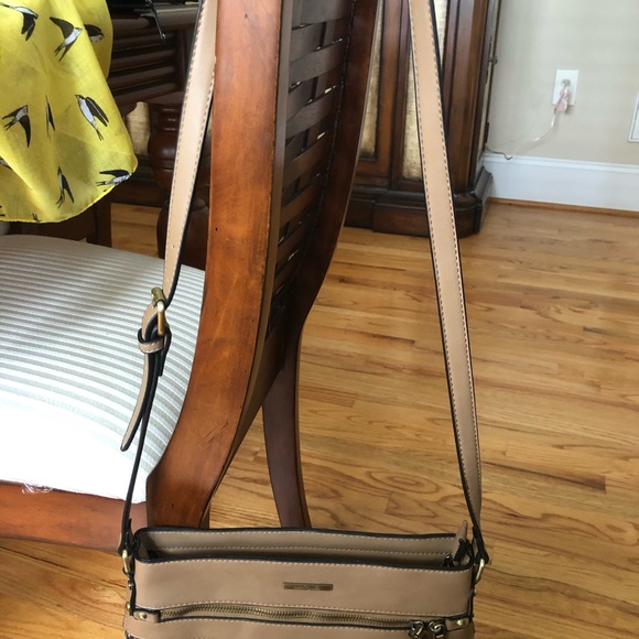 Simply Noelle Bag HOST PICK - Picture 5 of 14